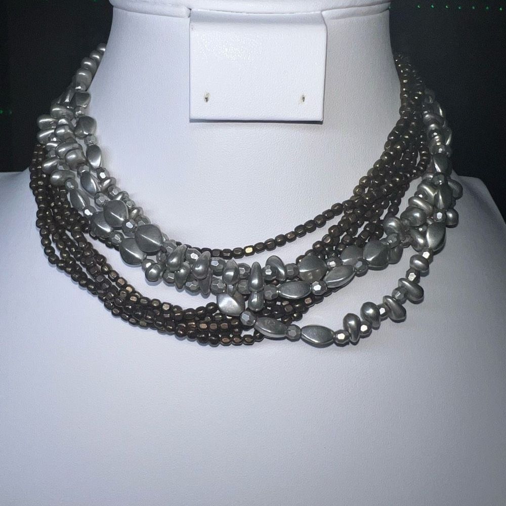 Premier Designs Faux Pearl And Seed Beed Necklace 15$